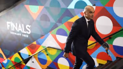 João Neves a lateral e Vitinha no banco. A explicação de Roberto Martínez