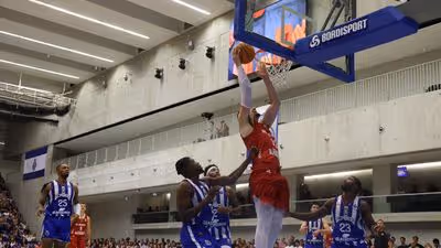 Benfica 'limpa' FC Porto e sagra-se tetracampeão nacional de basquetebol