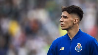 Gabri Veiga abana contas de Anselmi e 'obriga' a ceder médio este verão