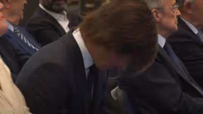Carreras emociona-se ao ser apresentado no Real Madrid. Pais em lágrimas