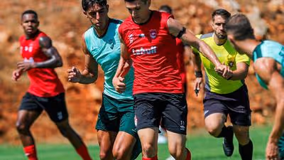 Santa Clara e Farense empatam a uma bola em jogo particular