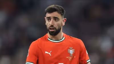 Bruno Fernandes desfalca Portugal na visita a Dublin por castigo