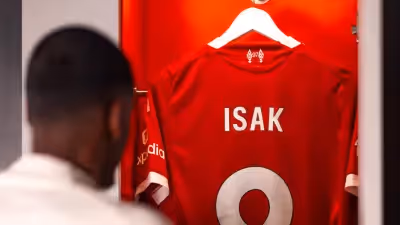 Oficial: Isak muda-se para o Liverpool com recorde de transferência