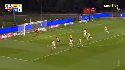 Deixem-no passar. Francisco Moura não deu hipóteses no Arouca-FC Porto