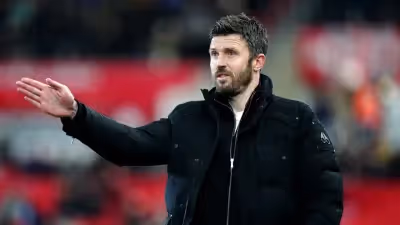 Mais milhões, menos Amorim. Como Carrick ganha força no Manchester United