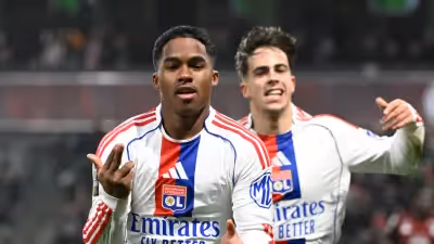 Lyon vence Metz com hattrick de Endrick e Paulo Fonseca sorri