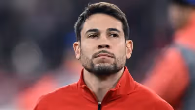 Raphael Guerreiro sofre lesão e desfalca Bayern Munique