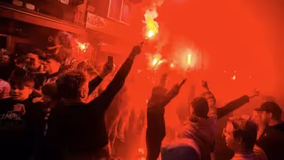 Países Baixos: PSV sagra-se tricampeão neerlandês... no sofá