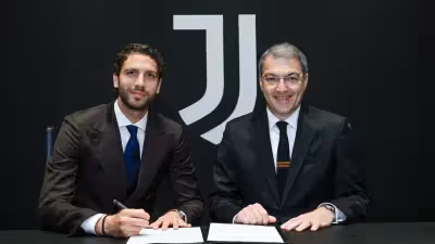 Manuel Locatelli prolonga ligação com a Juventus até 2030