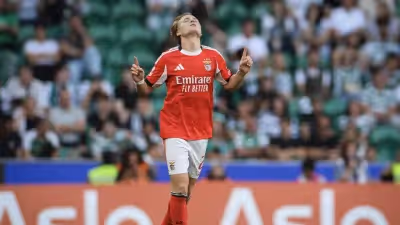 Atenção, Benfica: Schjelderup na agenda do Barcelona, mas a 'part-time'