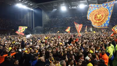 Lens está na final da Taça de França e adeptos festejaram... com invasão
