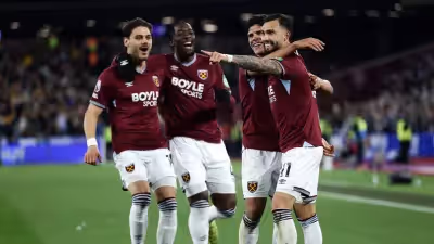 Manchester United ataca mercado. Há 9 alvos em vista... e um é português