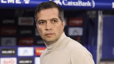 Levante, de Luís Castro, escorrega e mantém-se em zona de descida