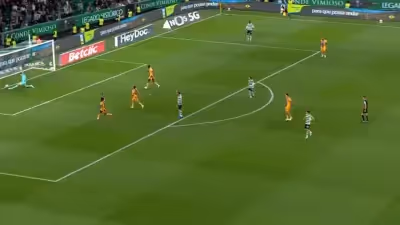 Insólito. O autogolo de Debast que selou a goleada do Sporting em 5-1