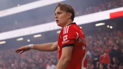 Benfica faz proposta milionária para segurar Schjelderup, mas há entrave