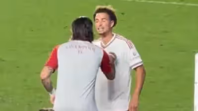 Liverpool a ferro e fogo. Szoboszlai e Curtis Jones 'pegados' no relvado