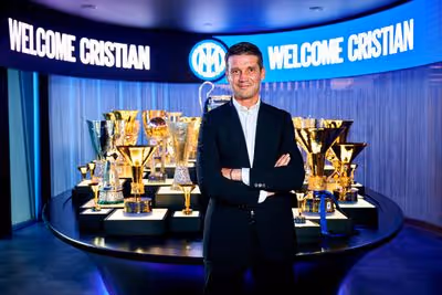 Mercado oficial: Chivu assume comando do Inter
