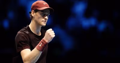 Sinner não dá hipóteses e apura-se nas ATP Finals com registo perfeito