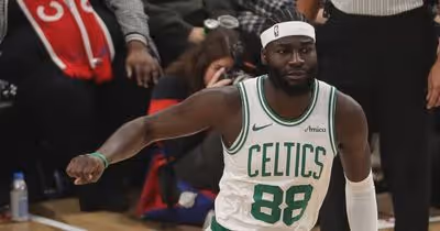 Celtics sofrem com Neemias mas vencem após dois prolongamentos