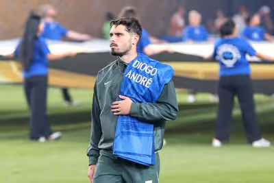 Pedro Neto decidiu jogar e Diogo Jota e André foram com ele