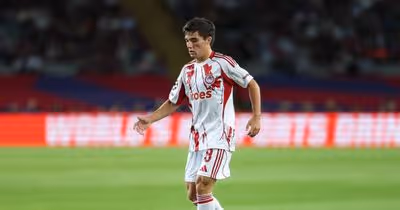 Olympiakos vence com assistências portuguesas e lidera à condição