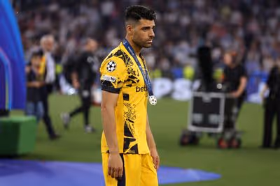 Mercado: Botafogo negoceia Taremi