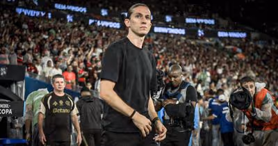 Presidente do Flamengo e a saída de Filipe Luís: «Quando apanhas o comboio errado...»
