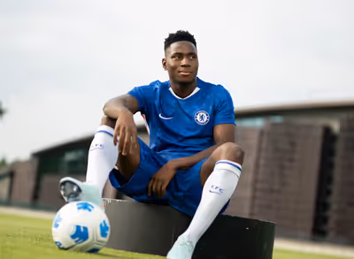 Essugo apresentado no Chelsea: «Quero ganhar o máximo de títulos possível»