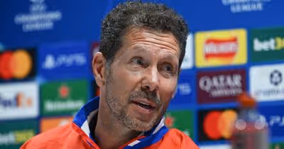Simeone brinca com troca de hotel em Londres: «Era mais barato»