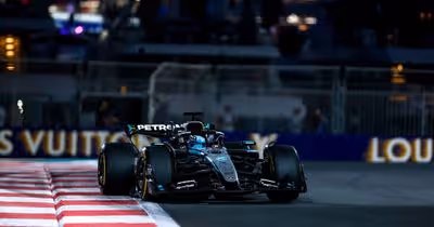 George Russell à frente de Norris e Verstappen antes da qualificação em Abu Dhabi