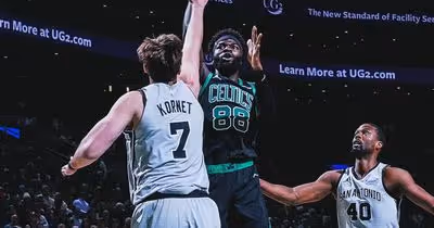 Neemias marca nove mas Spurs vencem em Boston
