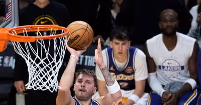 Doncic dá espetáculo e junta-se a grupo de elite