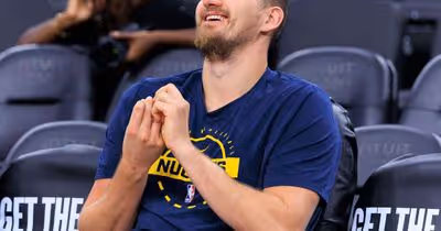 Mais uma noite no 'escritório' de Nikola Jokic