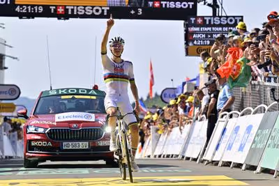 Tour 2025: Pogacar vence e recupera a camisola amarela
