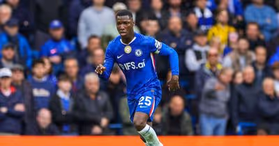 Ainda tem contrato por cinco anos, mas vai renovar com o Chelsea até 2033