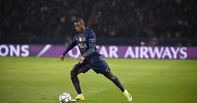 Reduzido a 10, PSG vence com golo de Nuno Mendes e retoma liderança da Ligue 1