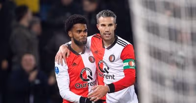 Van Persie reencontra St. Juste... como treinador: «Sei que tipo de pessoa ele é»