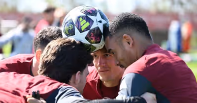 Arteta aborda uso de canetas no treino do Arsenal antes do Sporting