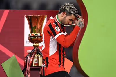 Theo Hernández despede-se e critica dirigentes do Milan
