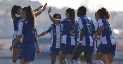 FC Porto opera reviravolta e goleia