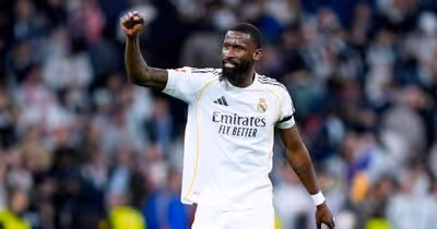 Oficial: Real Madrid renova com defesa rendido a Mourinho