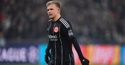 Goleador do Eintracht Frankfurt só volta em 2026