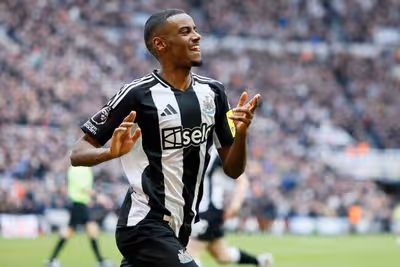 Al Hilal tenta convencer Isak com salário milionário