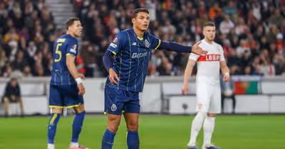 FC Porto: ida a jogo com o Estugarda nas mãos de Thiago Silva