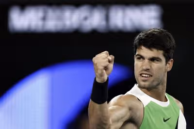 Alcaraz vence Djokovic e se torna o mais jovem da história a ganhar todos os Grand Slams