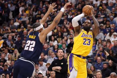 LeBron quebra recorde de arremessos convertidos em derrota dos Lakers