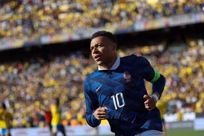 Na última Copa de Messi e Cristiano Ronaldo, Mbappé busca assumir o trono