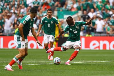 México sobra nas ações ofensivas e chuta 9 vezes de dentro da área da África do Sul na estreia da Copa