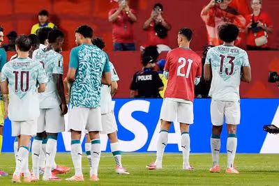 Cristiano Ronaldo veste camisa de Diogo Jota após vitória contra Croácia na Copa