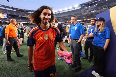 Cucurella destaca a defesa 'incrível' da Espanha nesta Copa do Mundo